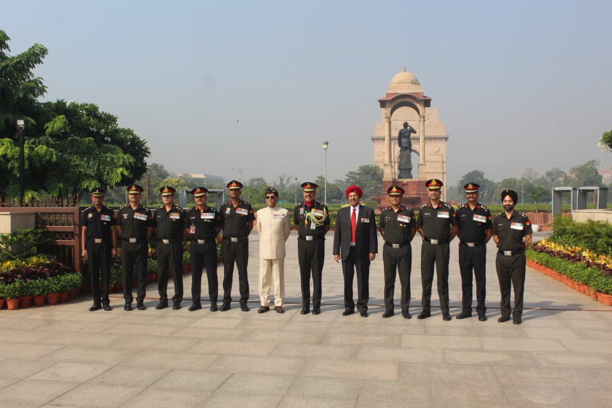 On the occasion of Electronics and Mechanical Engineers (EME) Corps Day, a wreath-laying ceremony was solemnly conducted at the National War Memorial, #NWM.

Lieutenant General Rajiv Kumar Sahni, Director General EME &amp; Colonel Commandant, along with serving personnel and