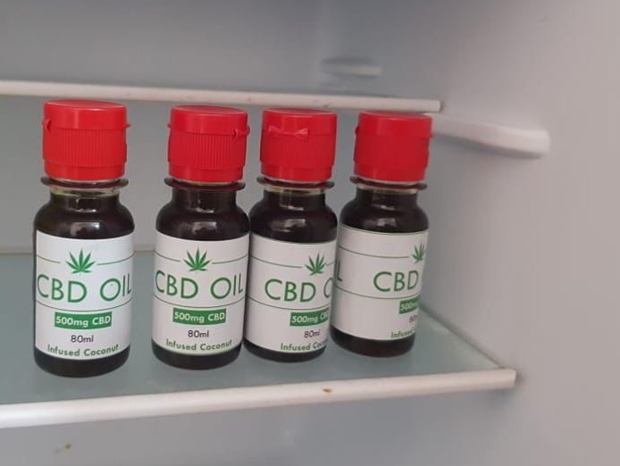 PlugTasha's tweet image. We have CBD oil and cannabutter back on sale.
Uses of CBD oil 
    Helps with chronic pain &amp;amp; reduces post workout inflammation.
   Manages anxiety &amp;amp; reduce stress.
   Helps with acne by reducing sebum production and inflammation.
   Regulates sleep &amp;amp; improve Sleep quality.