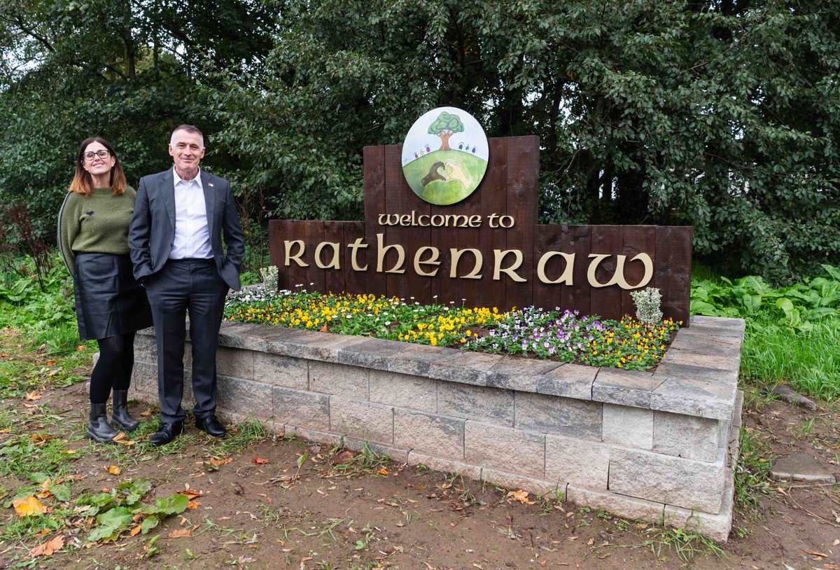 DeclanKearneySF's tweet photo. It took a lot of work but we’re delighted that the new entrance feature at Rathenraw estate has been finally delivered.
Many thanks to our multi agency partners & the local youth club for all their inputs & support
#CommunityPride #WorkingForAll https://t.co/uNxUq2BG45
