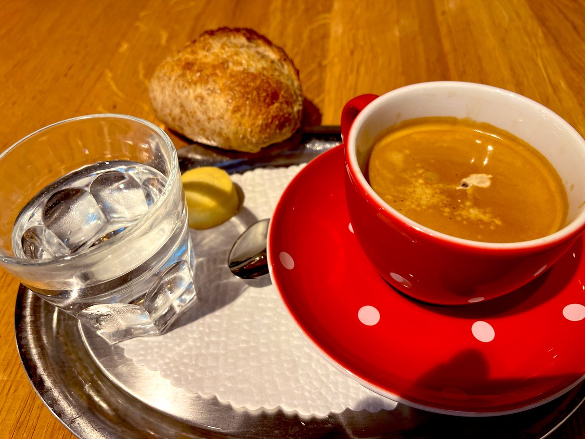 Bei mir gibt es eine kleine Kaffeepause.
Ich hoffe, euch geht es gut.