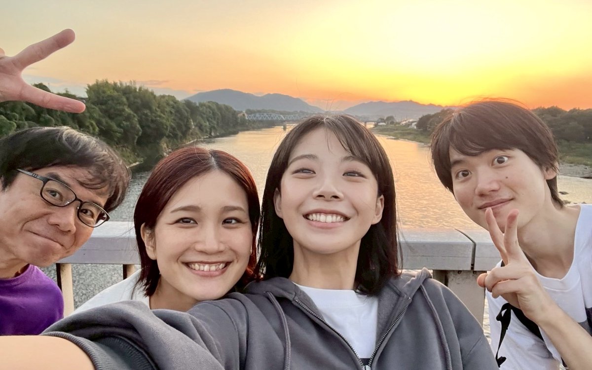 『ハハキのアミュレット』東京公演が閉幕しました。とてもとても暖かい千秋楽となりました。

このあとカンパニーは茨城、栃木、広島、大分、香川、愛知と廻ります。大千秋楽まで元気に完走します🎉

（可児市滞在中の木曽川にかかる新大田橋の上にて☺️）

#ハハキのアミュレット