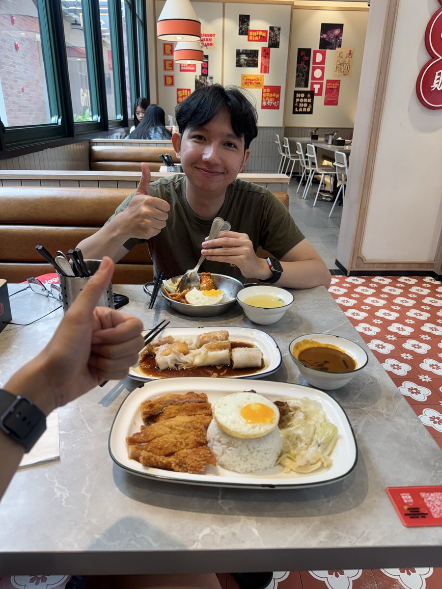 Mukbang dulu sama adik aku 😆👍🏻
Ceritanya karboloading sebelum long run 🤪