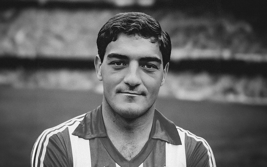 SERDepGijon's tweet photo. 🥲 Muere a los 66 años el exjugador rojiblanco José Manuel Espinosa

🔴⚪ Jugó en el Sporting 6 temporadas (1982-1988)

⚽ Militó también en el R. Madrid y el Celta

🫂 Protagonista de un emblemático marcaje a Maradona

📻 Gran persona a la que recordaremos hoy en La Manfredoteca https://t.co/XAxpzg0sKq