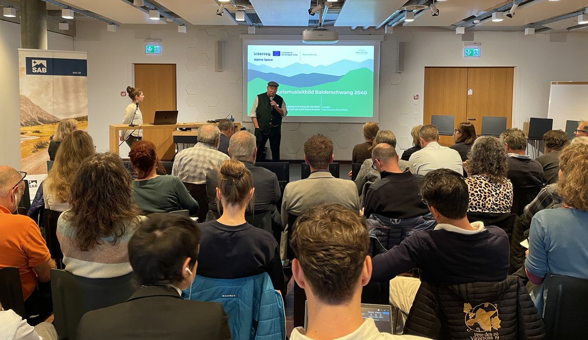 Conférence finale du #SAB concernant le projet Beyond Snow : des exemples concrets, réalisés en Suisse, en France et en Allemagne, ont démontré comment les stations #touristiques pouvaient se repositionner, dans le contexte du changement climatique.
urlz.fr/uTrl