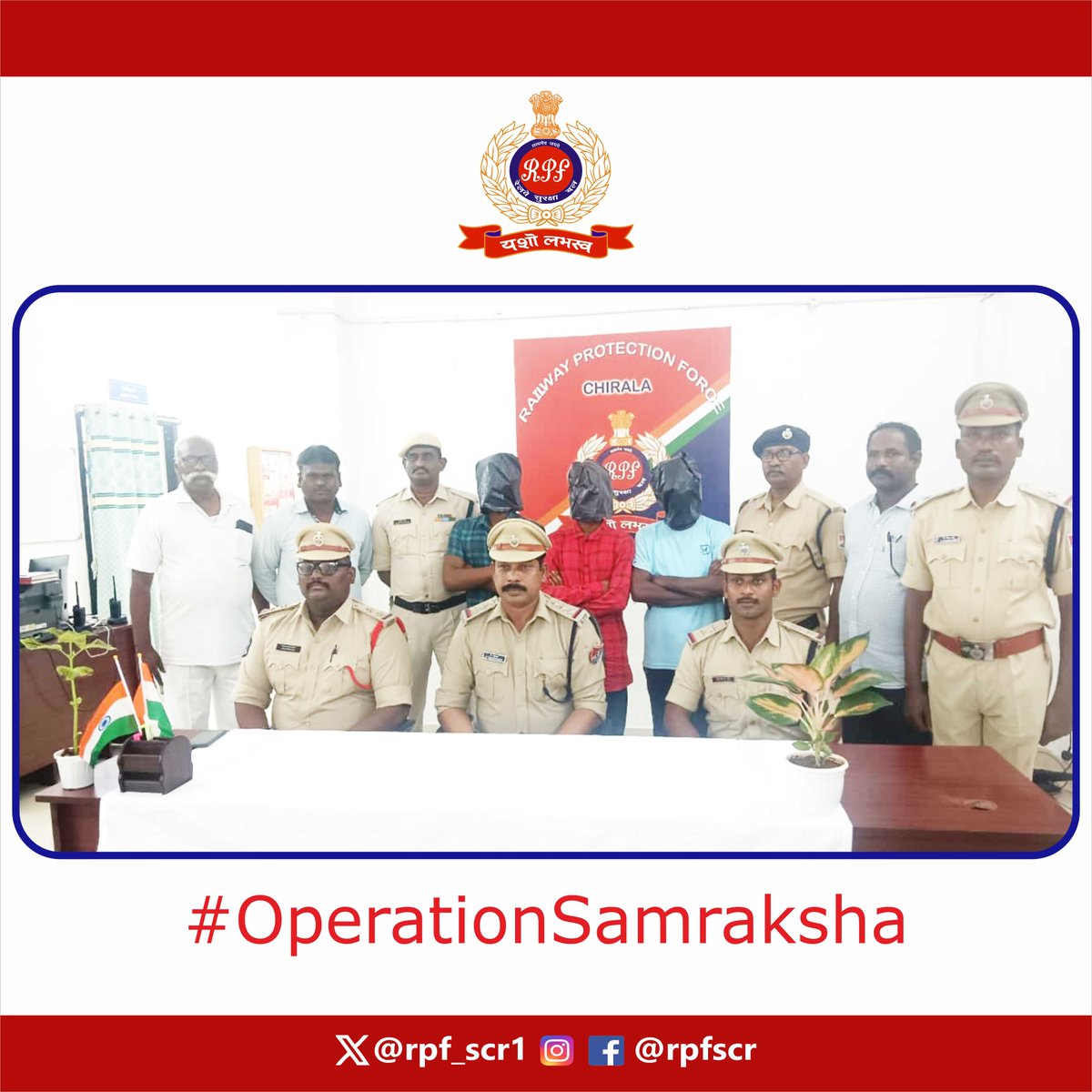 rpf_scr1's tweet image. Following two stone-pelting incidents that resulted in damage to Train window glasses, three accused have been apprehended by #RPF #Chirala. Stringent action will be taken under provisions of the Railways Act.
#SayNoToStonePelting #OperationSamraksha
@RPF_INDIA @RailMinIndia