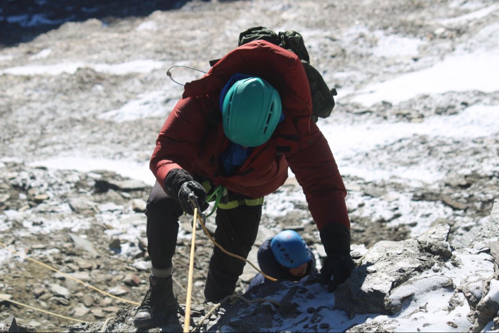 westerncomd_IA's tweet photo. #StrongAndCapable
To commemorate #1965VijayKe60Saal🇮🇳, a team of 13 Garhwal Rifles, scaled the summit of Mt #Bhagirathi-II in Uttarakhand.
The team also undertook #SwachhtaHiSeva actions at Gangotri & #OutreachProgram in Border Village Jhala, Uttarkashi, reaffirming commitment of #IndianArmy to #SwachhBharatMission & #VibrantVillage.
Har kaam desh ke naam🇮🇳
#KhargaCorps
#PineDivision
@adgpi
@prodefencechan1