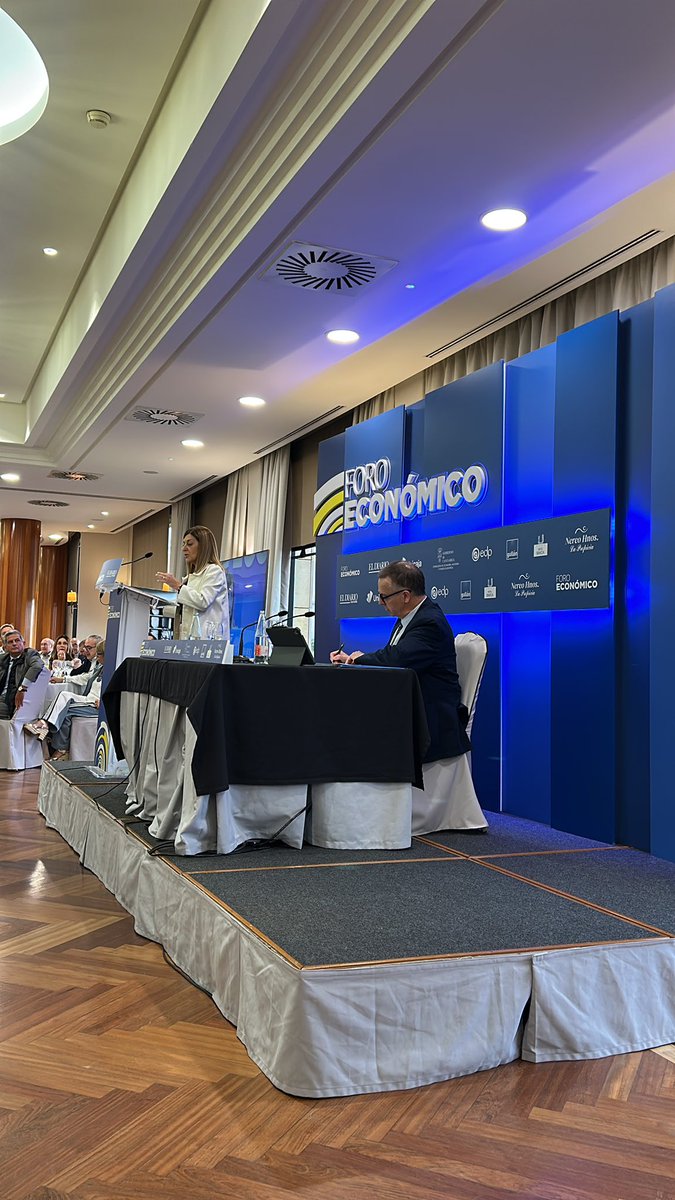 ‘Había que dar la vuelta como un calcetín a esta región’, dice la presidenta <a href="/cantabriaes/">Gobierno Cantabria</a> <a href="/mjburuaga/">M.J Sáenz de Buruaga</a> en el Foro del <a href="/dmontanes/">eldiariomontanes.es</a> 
📍<a href="/HotelBahiaSDR/">Hotel Bahía</a>