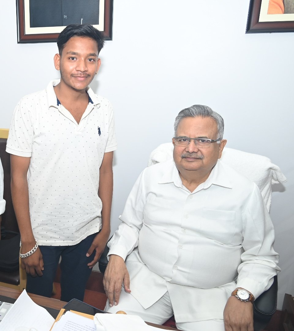 deepaksinghcg's tweet photo. छत्तीसगढ़ के पूर्व मुख्यमंत्री एवं छत्तीसगढ़ विधानसभा के माननीय अध्यक्ष डॉ. रमन सिंह ���ी को जन्मदिन की हार्दिक बधाई एवं शुभकामनाएं।

प्रभु श्री राम से आपके उत्तम स्वास्थ्य, दीर्घायु और मंगलमय जीवन की कामना है। 
#DrRamanSingh
@drramansingh https://t.co/rEfSPn1bq4
