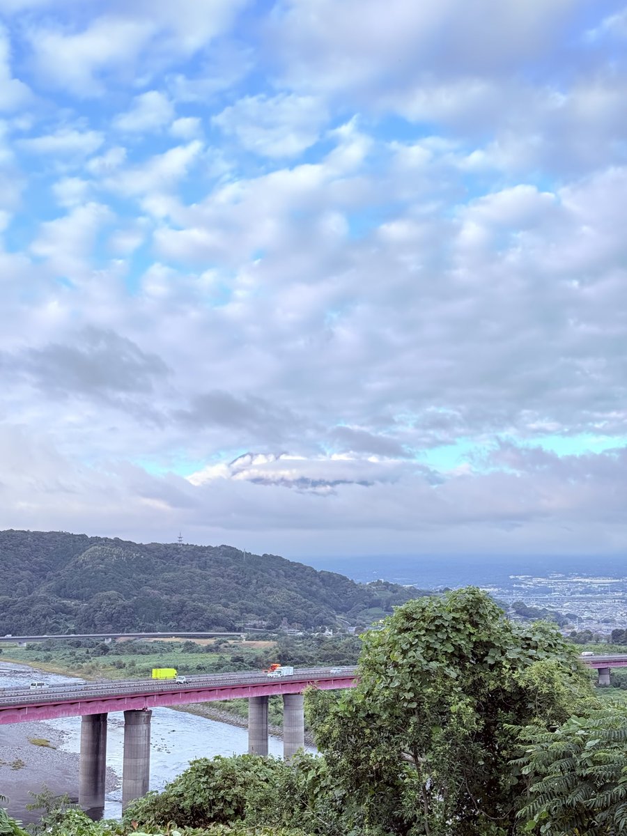 静岡研修からの帰り
富士川SA（下り）からも富士山見えそうで見えなくて残念…🥲