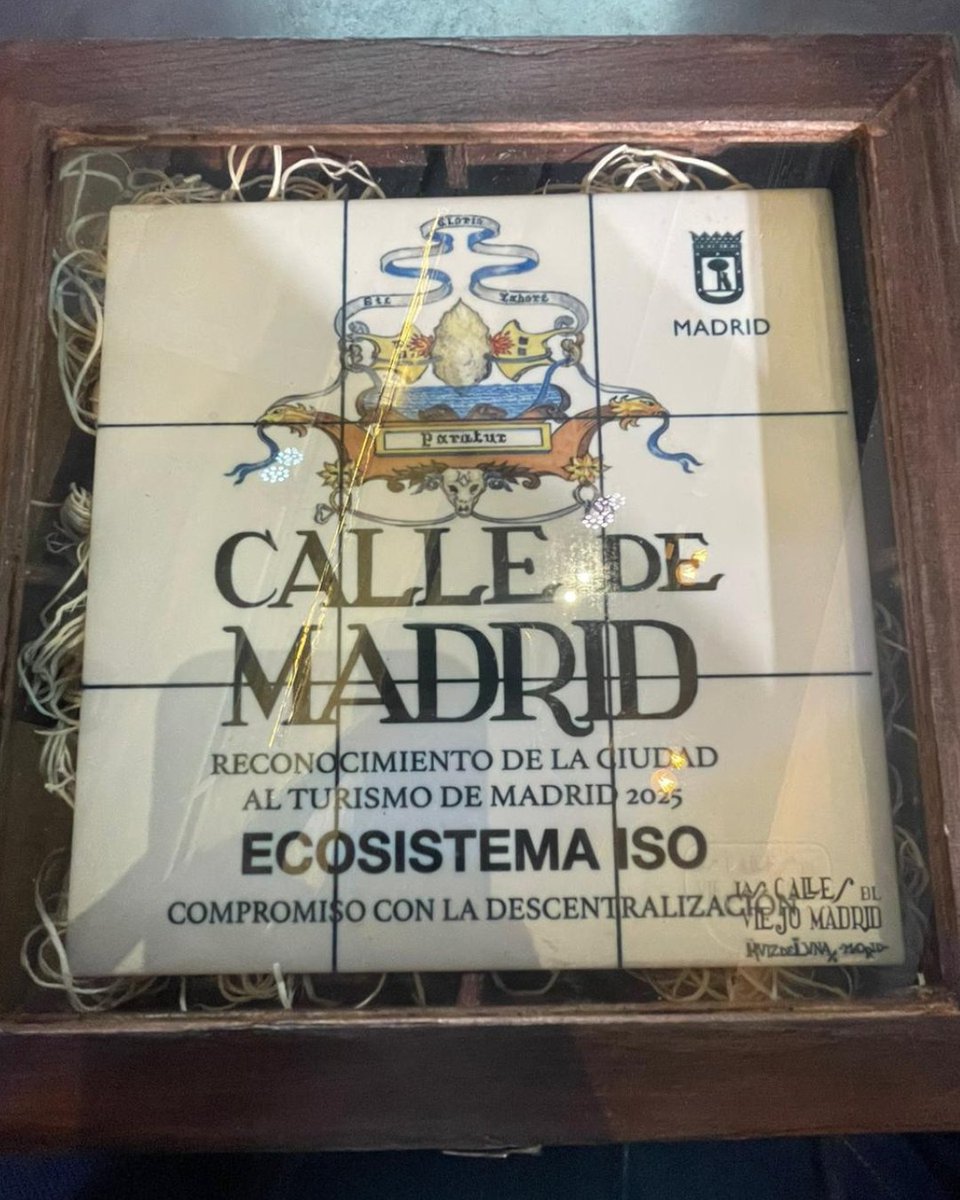 🏆 ¡Orgullosos! @ecosistema_iso ha recibido el premio “Compromiso con la Descentralización” de Madrid Destino 🌆

Reconocimiento a nuestra labor, junto a Carabanchel Distrito Cultural y Círculo Carabanchel, por impulsar un gran espacio de arte descentralizado en #Carabanchel 🎨💚