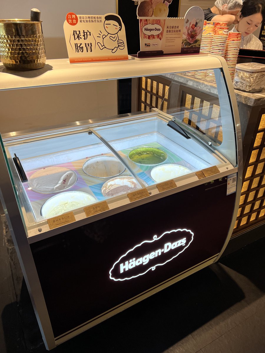 상하이에서 훠궈 먹고 싶은데 하이디라오는 싫고 무한리필 원하면 우뉴 스키야키 개강추 인당 삼만원에 음료 술 (맥주, 호로요이) 하겐다즈 디저트 고기 채소 새우완자 과일 전부 다 무한리필이야