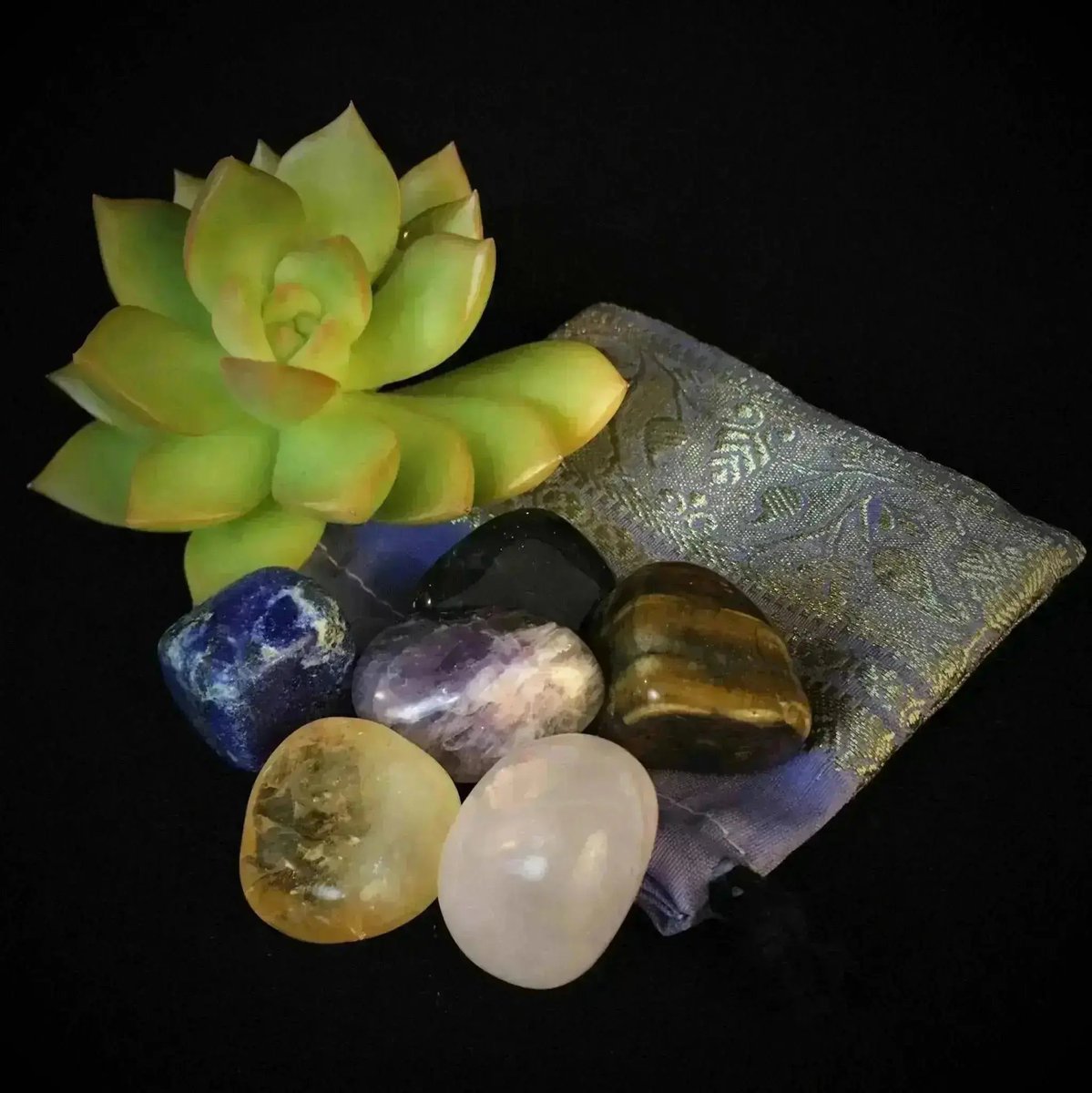 StoreVisions's tweet photo. Feeling weighed down? Our Helping Depression Tumbles lift your spirit and invite calm. At $29, they're a step toward brighter days. 🌟 #CrystalHealing #PositiveVibes https://t.co/Pp6AXSiguC https://t.co/KVmTzKD734