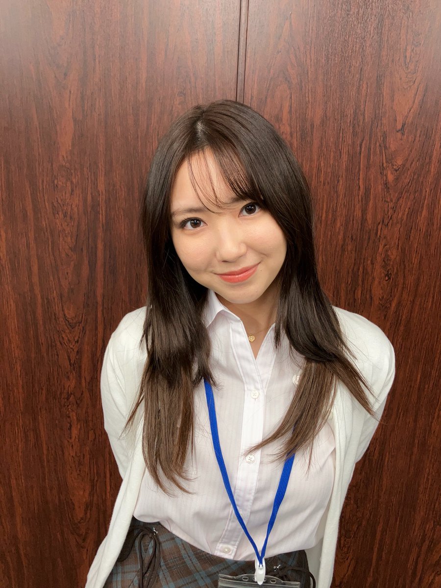 🤍御社のオフショット🖤

玲が調査中のスパイであることを知った
未那役の #沢口愛華 さん😊

夫との関係も気になる未那
どんな人生の選択をするのか…？

#TVer お気に入り登録はこちらから💔
tver.jp/episodes/epwdk…

【#御社の乱れ正します！2】
第3話は10月16日(木)よる11時⚡️

#御社不倫
#BSTBS