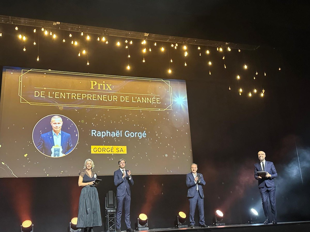 🏆 Célébrer l’entrepreneuriat français à la Cérémonie EY 2025

J’ai eu le plaisir de remettre lundi soir le Prix de l’Entrepreneur de l’Année 2025 organisé par <a href="/EYFrance/">EY France</a>  à Raphaël Gorgé, PDG du Groupe Gorgé.

Ce fut un moment particulièrement inspirant : entouré d’entrepreneurs