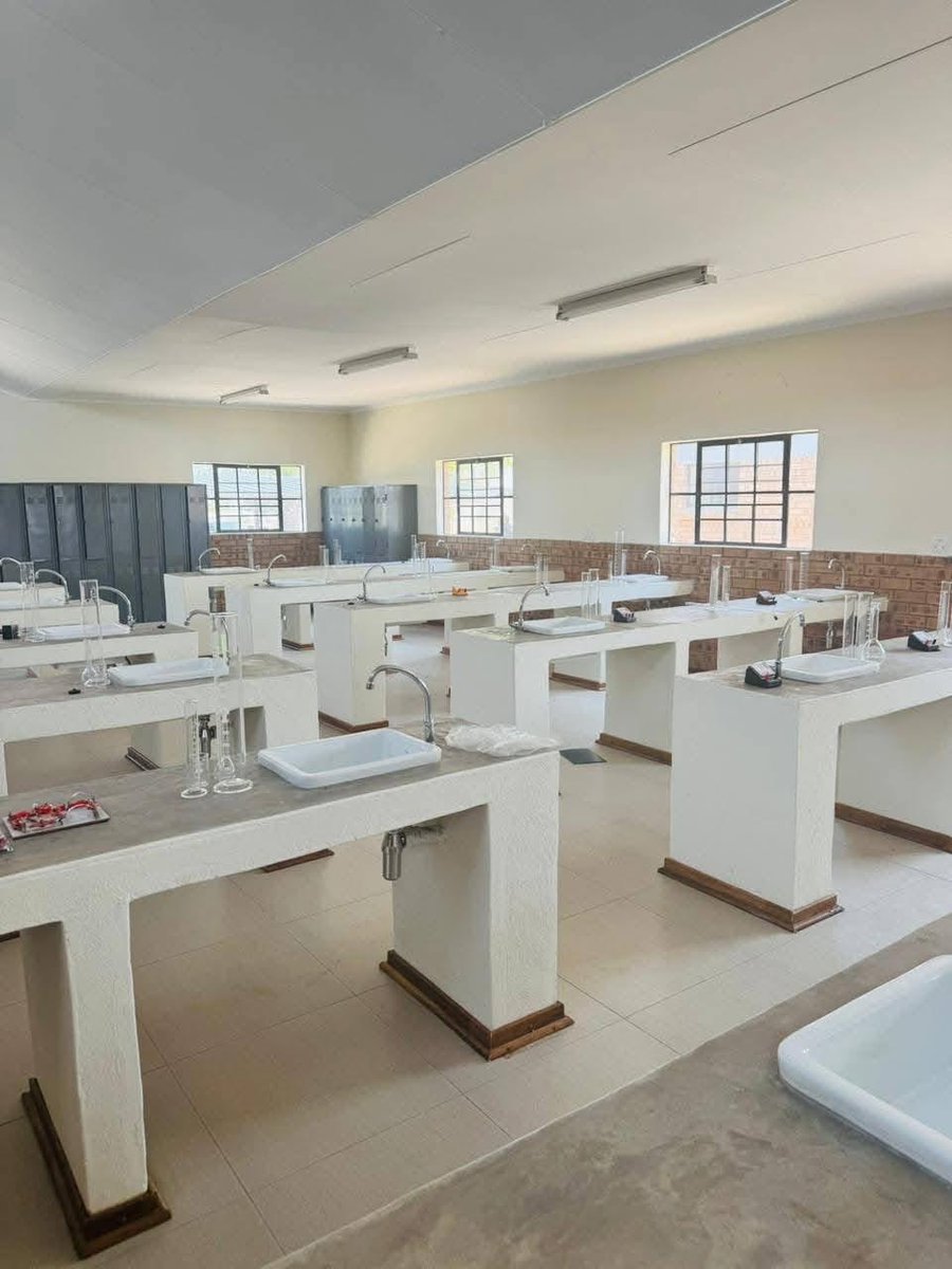 GCISMpumalanga's tweet image. Mpumalanga Premier @Mandla_Ndl will officially open the new state of the art Godide Secondary School in Thulamahashe @BbrMunicipality today, aiming to improve educational quality and learner performance. #InfrastructureDevelopment #educationforall #GovZAUpdates