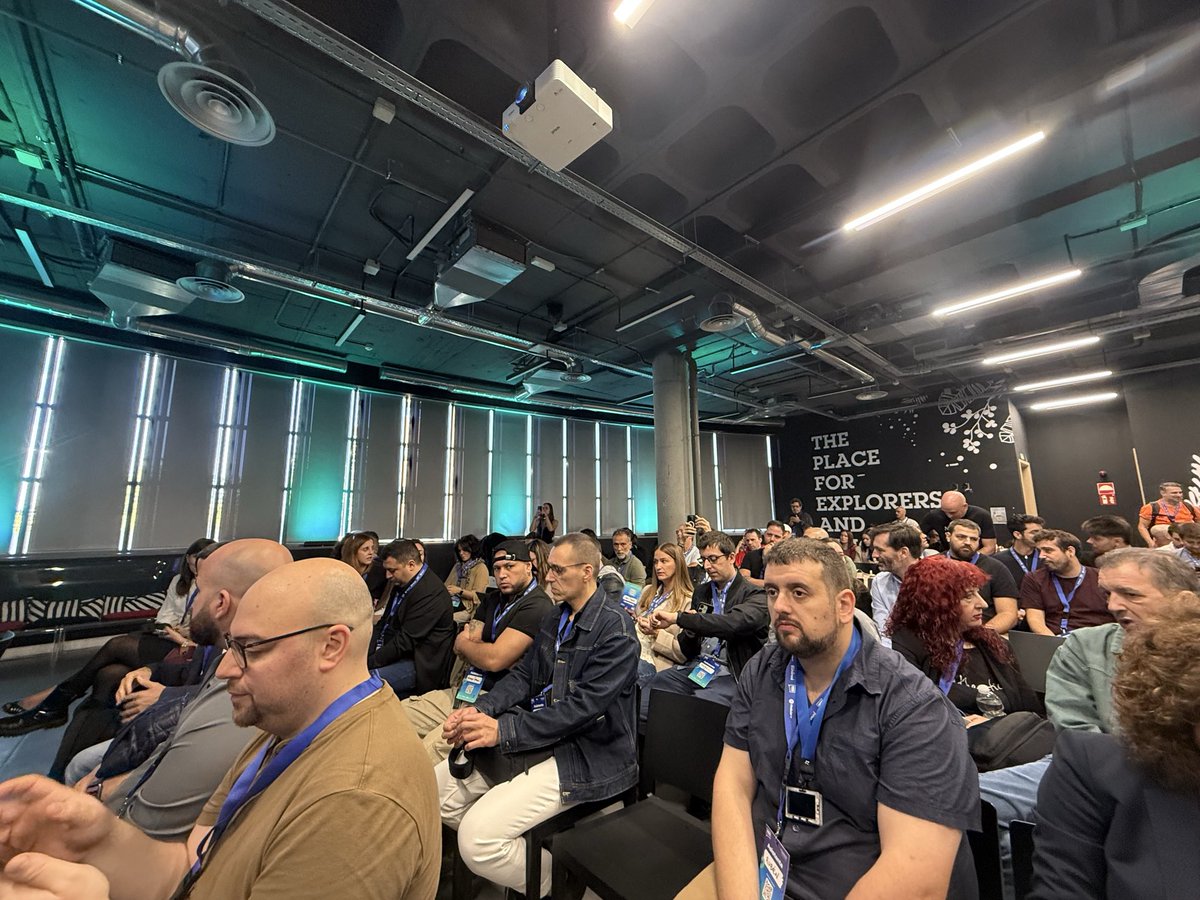mkdirecto's tweet image. 📍Hoy estamos en el #WPAgencyForum (de @SiteGround_ES y @ModularDS ), un evento dedicado a descubrir estrategias para escalar agencias y negocios digitales 🚀
Estaremos rodeados de profesionales compartiendo experiencias, herramientas y metodologías para hacer crecer nuestros…