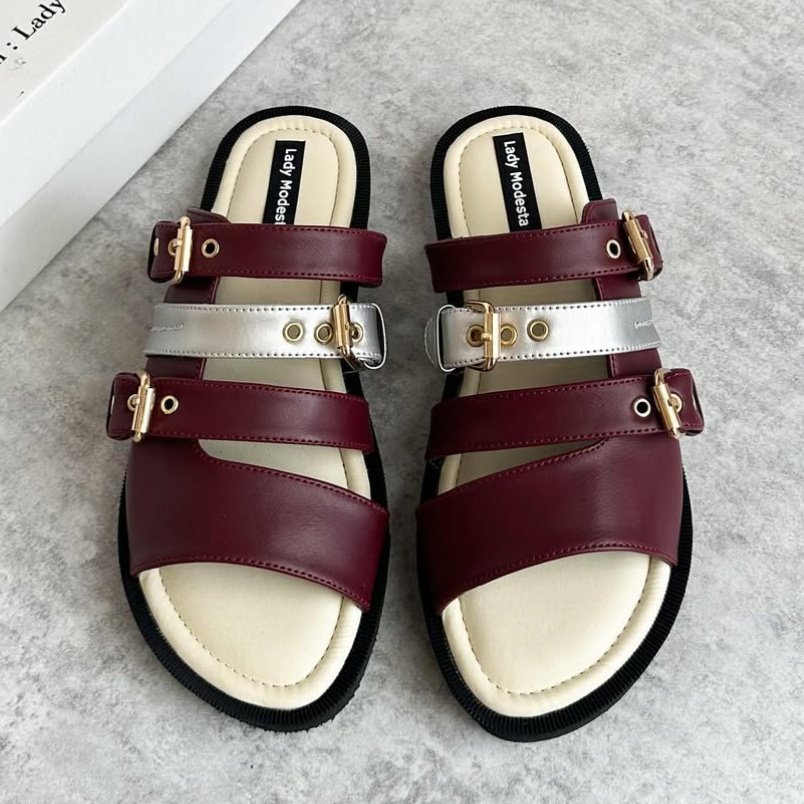 sagitarose12's tweet photo. mau spill sandal bukan cuma lucu, tapi juga nyaman parah buat keliling seharian 🫶

✅ modelnya estetik banget, padahal harganya masih aman di dompet 💸
✅️pokoknya ini tipe sandal yang bisa diajak nongki https://t.co/sWydDaVxz8