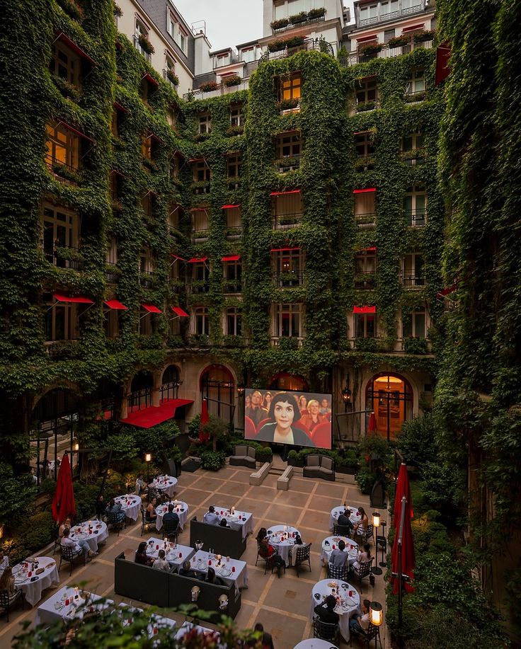 Hotel Plaza Athénée