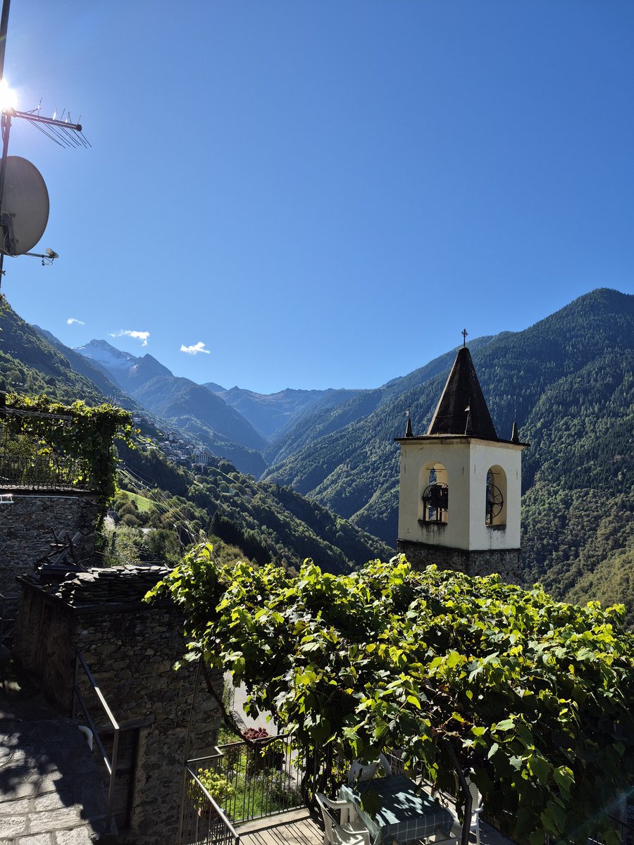 Georgian_GTK's tweet photo. ９月のイタリア旅🇮🇹

ベルガモ空港から２時間ほどの、山に囲まれた���さな村へハイキングに行ってきました！⛰️ https://t.co/i5AdaerU7G