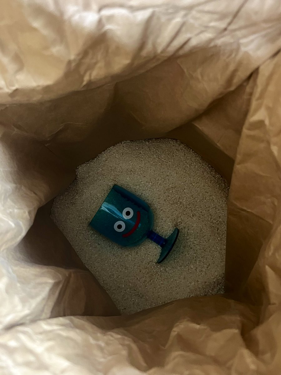 rru__148's tweet image. 私が大事にしていたドラクエグッズが…
いつの間にか新米を移す器代わりにされていた
実際使ってみたけどめちゃちょうど良かったꉂ🤣