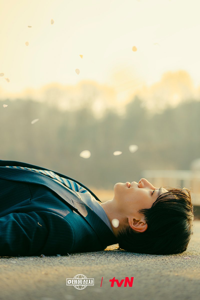 CJnDrama's tweet photo. 태풍이와 함께 울고 웃은 사람.. 그 사람이 바로 나예요..🙋🏻💗
단 2화 만에 눈빛으로 티랑이들 심장 저격 완 (•  ̫•)⋆.·

[토일] 밤 9:10 방송ㅣtvN
#같이달려tvN #태풍상사 #Typhoonfamily https://t.co/wW7WC5Vdrx
