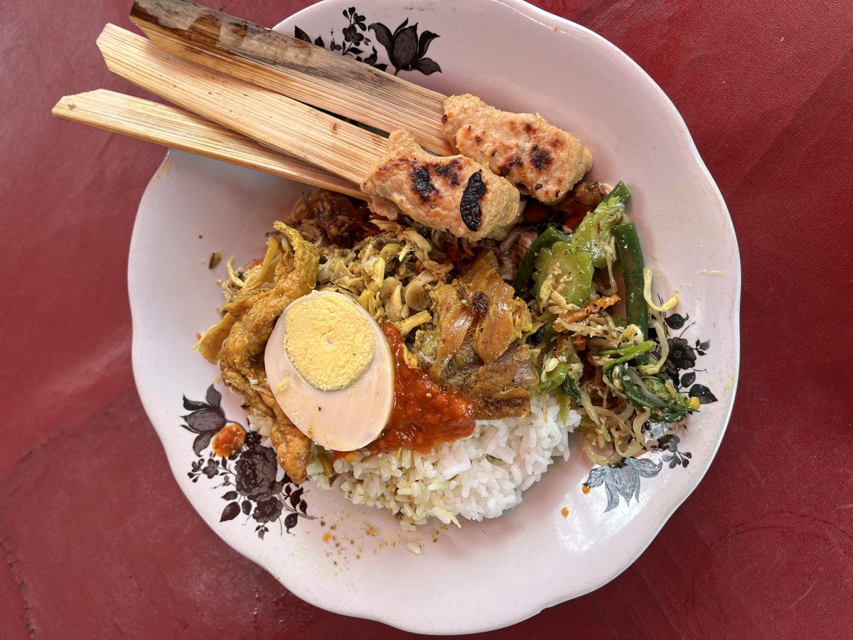 BungTitis's tweet photo. @KuntoAjiW Nasi Bali Made Weti https://t.co/o35Pnqno7d