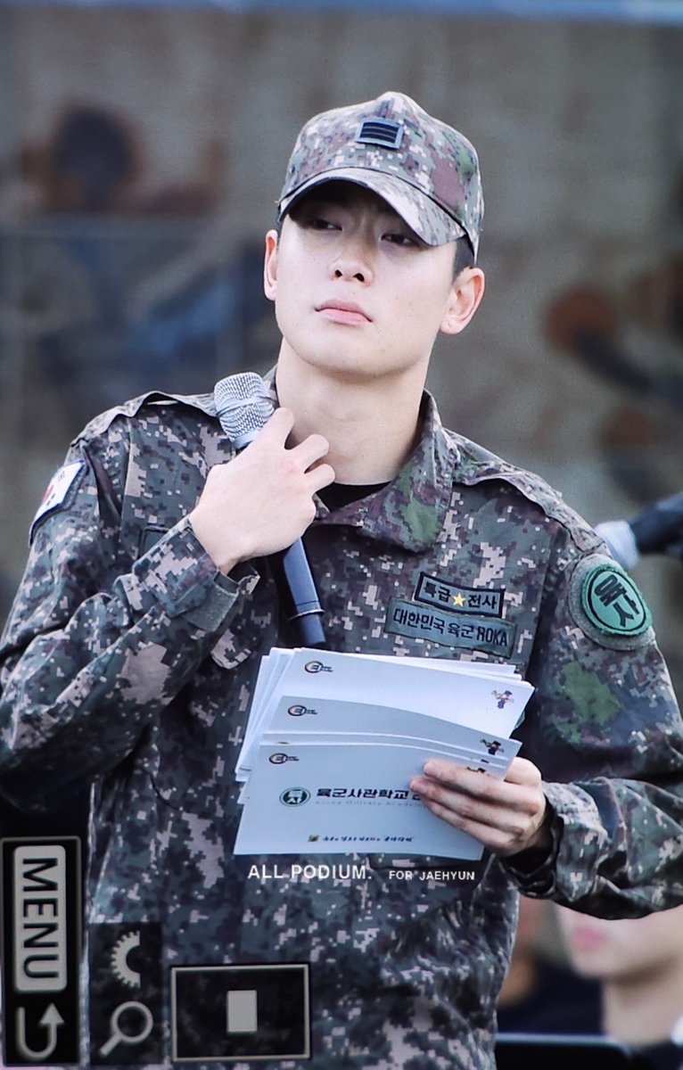 lloveUtoday's tweet photo. 특급 ☆ 전사 개좋고 ㅋㅋ 군인콤 https://t.co/iDyxtncguM