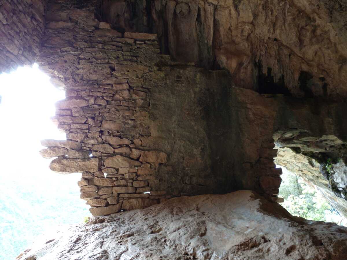 sentieripollino's tweet photo. Nella Timpa Simara, a #Orsomarso, si trova l’#EremoDiSanNilo: una grotta sacra sospesa tra storia e spiritualità.
Un luogo che parla al cuore più di mille parole.
Foto ©Felice Lucchese
Per altre foto e per approfondire 👇
https://t.co/hEZKM6fhVZ
#Calabria #GrottaDellAngelo https://t.co/FfvngClsue