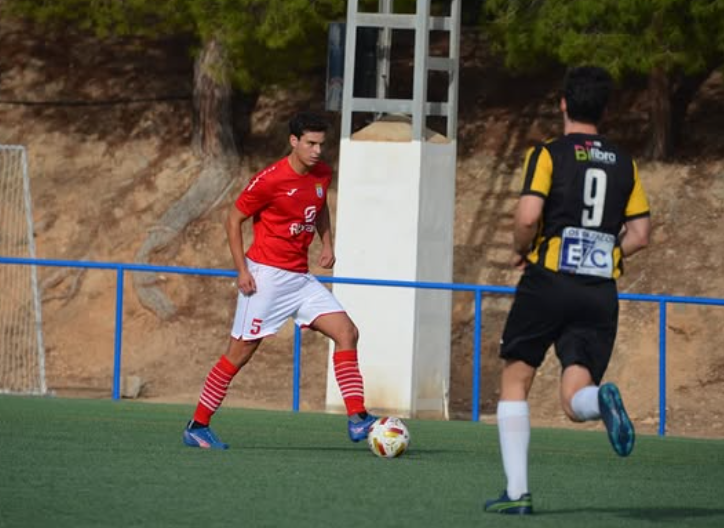 Preferente Autonómica

La pasada jornada se completó el debut como titular del flamante refuerzo Fede Peláez con <a href="/AbaranCFoficial/">AbaranCF</a> 
El zaguero sumó los 90´ en el empate ante Bullas Deportivo, teniendo mucha continuidad