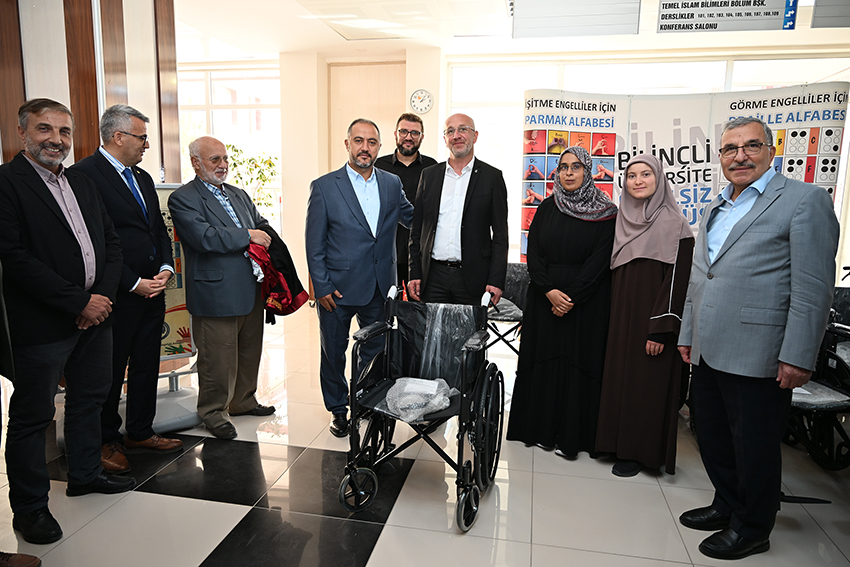 UniversiteKmu's tweet photo. Üniversitemiz İlahiyat Fakültesi öğrencileri tarafından hazırlanan “Tekerlekli Sandalye Destekli Engelsiz İbadet Uygulamaları – Elim Olur musun?” adlı proje, https://t.co/dbsBpnreT4
