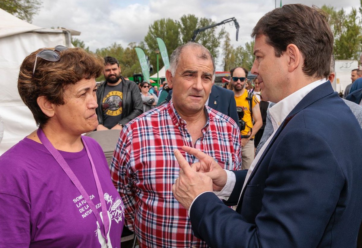 Hoy, más que nunca, reconocemos a las mujeres rurales, corazón y motor de #CastillayLeón.

Casi la mitad de las mujeres de nuestra tierra viven en el medio rural. Gracias por cuidar del territorio, mantener viva la tradición y construir el futuro.

¡En #CyL creemos en vosotras!