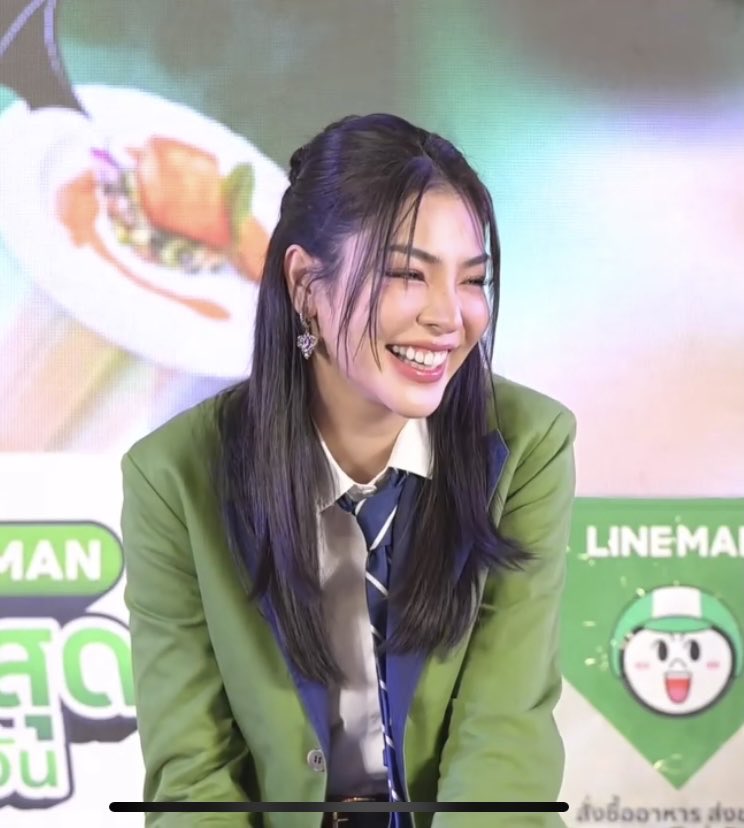 EmmyLou_19's tweet photo. 💚🌻💚

FAYE LIVE LINE MAN
#LineManLiveXFaye 
#FayePeraya 
@malisorn00 https://t.co/C5yY6m3TOA