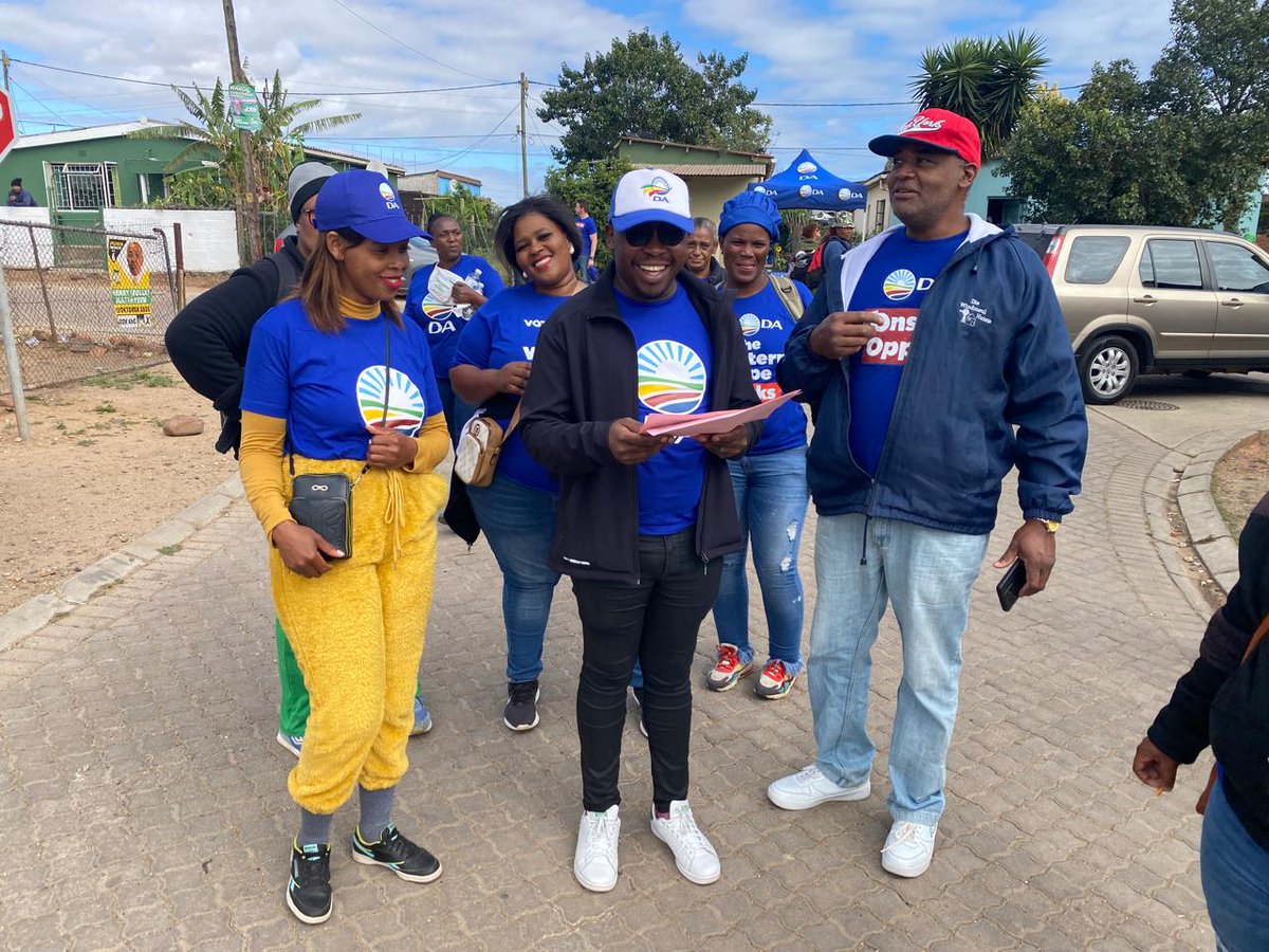 WesternCapeDA's tweet image. 🗳️💙 Vandag is jou kans om van die ANC ontslae te raak en beter lewensomstandighede in Langeberg Wyk 4 en Swellendam Wyk 6 te hê. #StemDA vandag.

📍Stemlokale

Langeberg Wyk 4: Happy Valley Gemeenskapsaal
Swellendam Wyk 6: Pentacostal Protestant Kerk