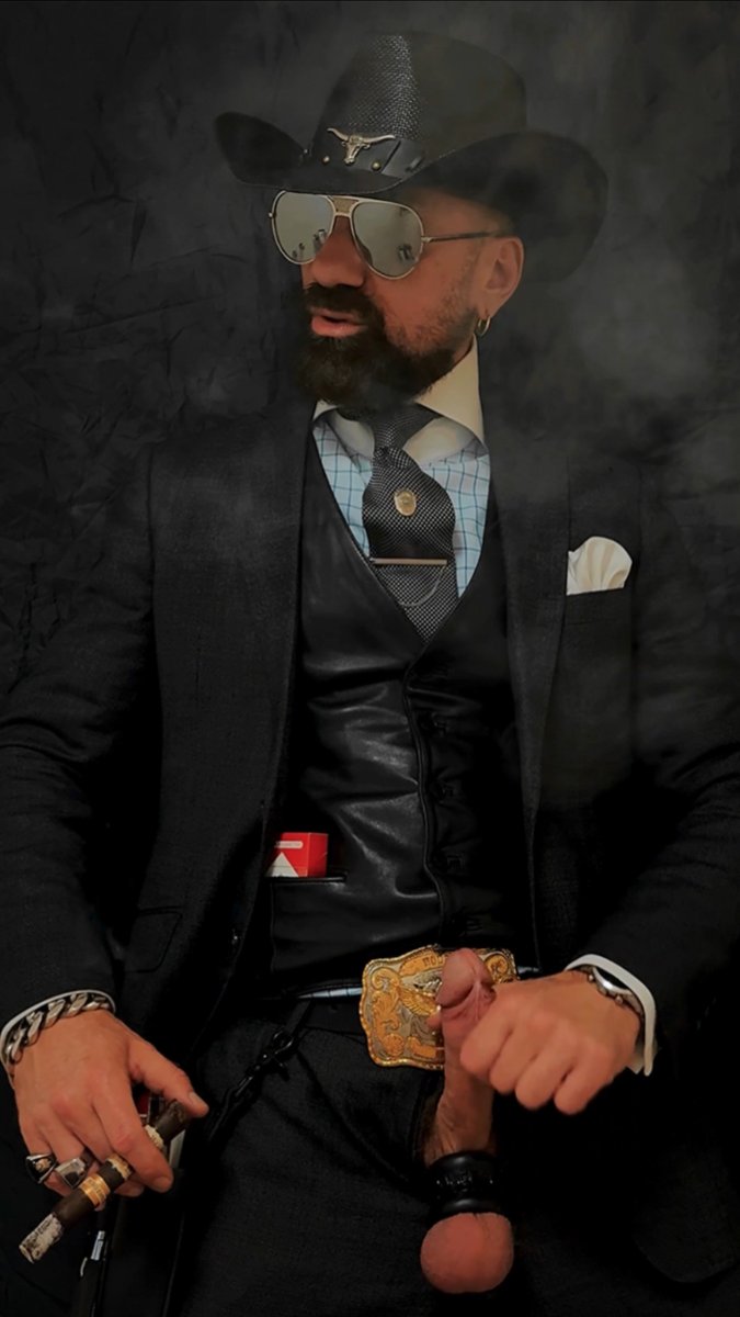 Cowboy love
onlyfans.com/verbaldaddy