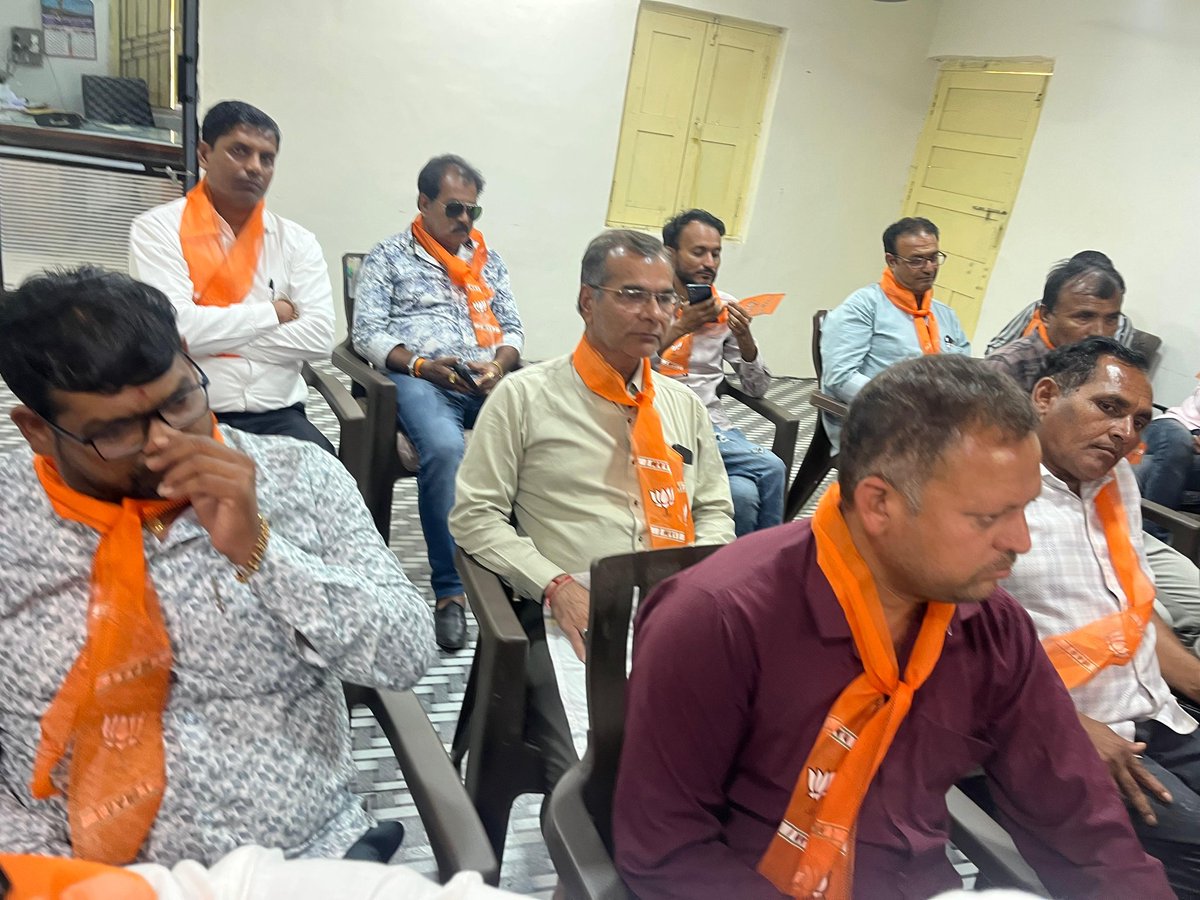 પ્રધાનમંત્રીશ્રી નરેન્દ્રભાઈ મોદીજીના "મન કી બાત" કાર્યક્ર્મને બુથ સુધી સફળ રીતે કરાવવા અમરેલી જીલ્લા ભાજપના આયોજન મુજબ આજ રોજ લાઠી / બાબરા વિધાનસભાના મંડલ પ્રમુખશ્રીઓ, મહામંત્રીશ્રીઓ, તાલુકા પંચાયત પ્રમુખશ્રીઓ, નગર પાલિકા પ્રમુખશ્રીઓ અને સહકારી સંસ્થાઓના ચેરમેનશ્રીઓ