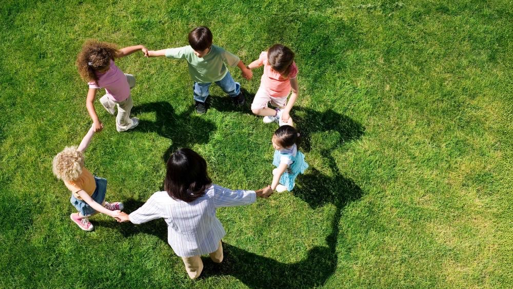 📢 Le Comité de Lanzarote publie aujourd’hui un nouveau rapport sur la protection des enfants contre les abus sexuels dans le cercle de confiance. ⚖️

48 États concernés, des avancées notables et des recommandations pour renforcer la protection.

👉 shorturl.at/dGjYj