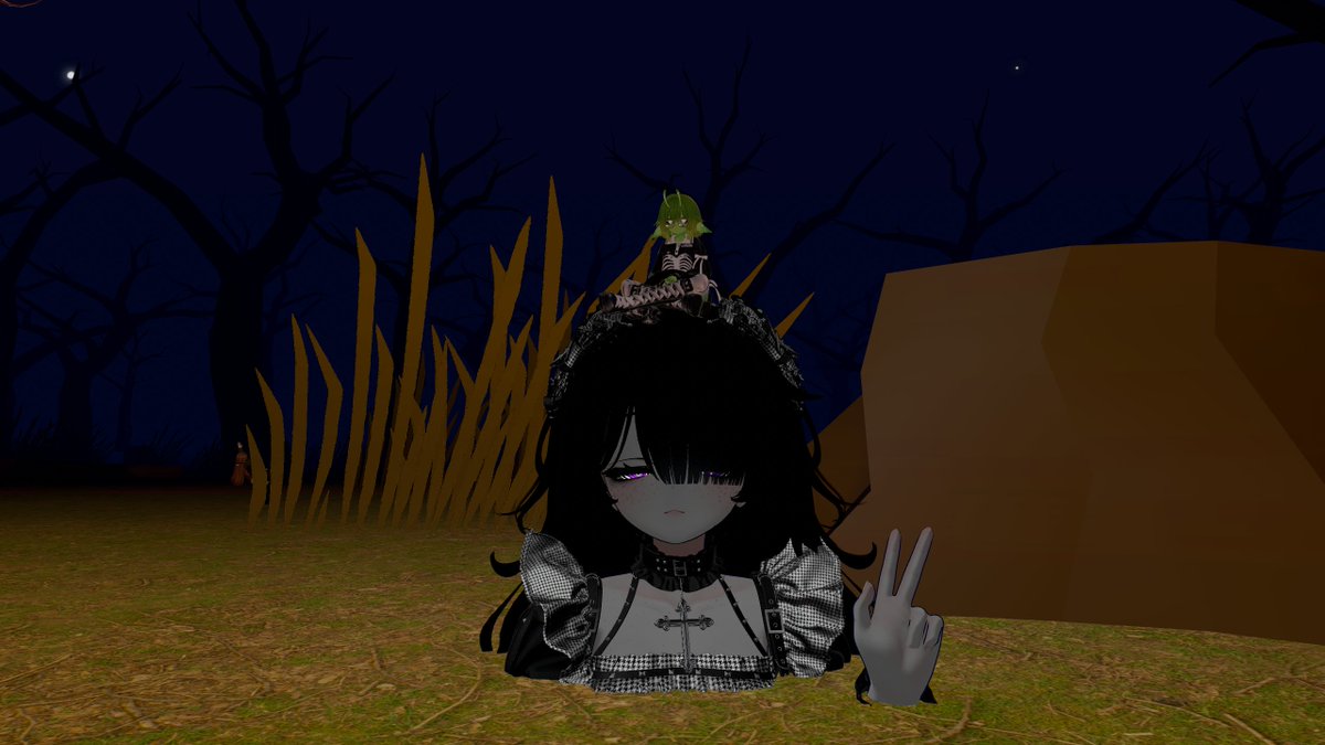 Luna_Monarch999's tweet photo. i accidentally shrunk my alien https://t.co/DU611YPSPE