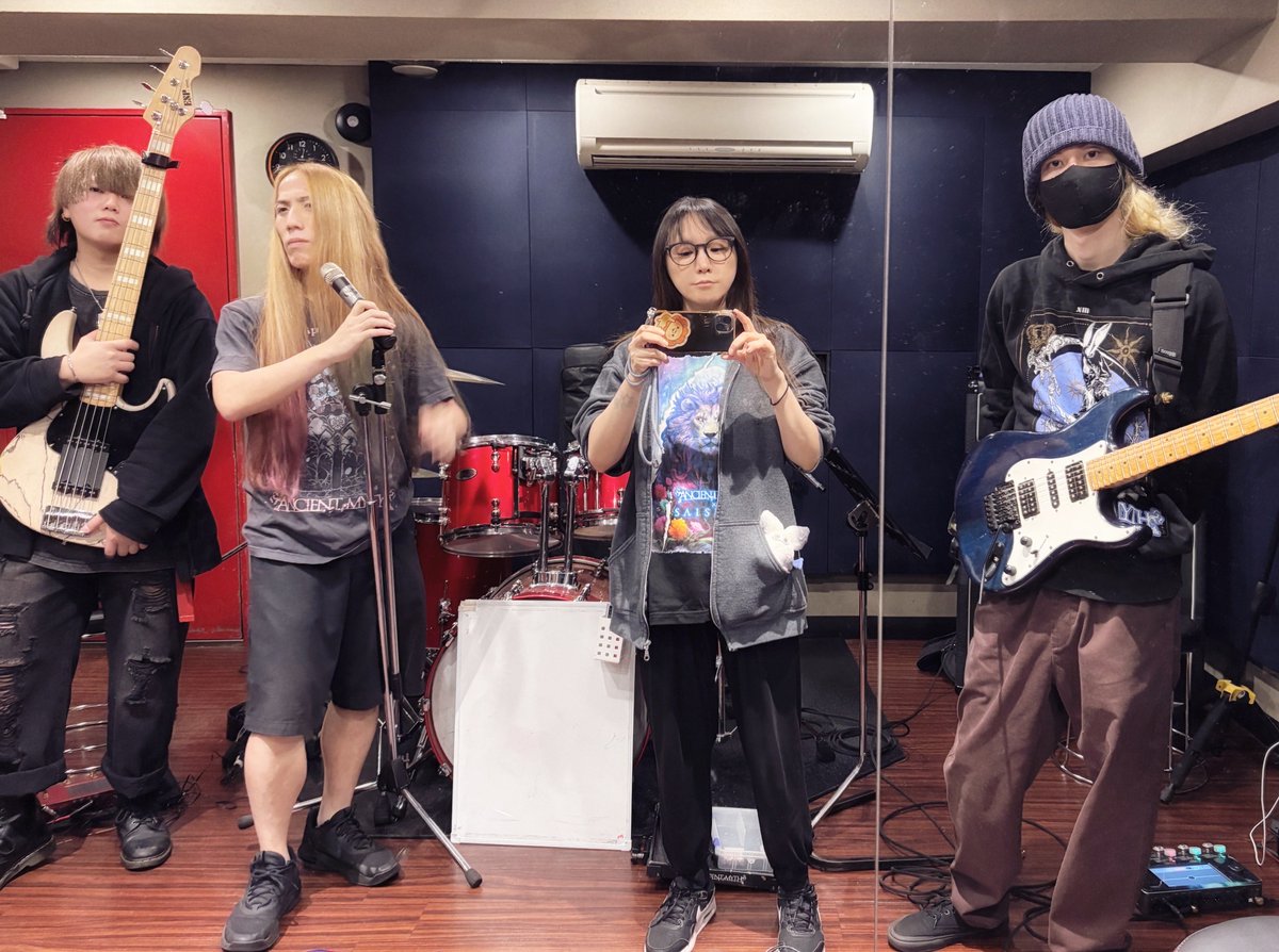 ancientmyth's tweet image. 🦁SAISEIGAとの2マンツアー😈
【真・極彩色の悪夢】
ツアーファイナルに向けて
最終リハーサルでした✨
サポートベースは、今回も来夢くん(kNeon) @raimu_5strings です✨
🚨VIPパスは当日手渡しです。発送メールをよくお読みください🚨
🎪10/19(日)東京・吉祥寺Crescendo🗼
🏅VIP 完売御礼🙇♀️✨…