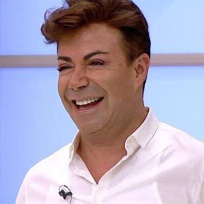 Fatih Ürek kalp krizi geçirip hastaneye kaldırılmış inşallah kurtulur
Şarkılarını ve televizyon enerjisini sevdiğim isimlerden biri
Farklı bir karakteri olduğu için televizyondan onu silmeye çalışanlar oldu ama o sesi ile her zaman parlamaya devam etti
Dualarımızdasın
#Fatihürek