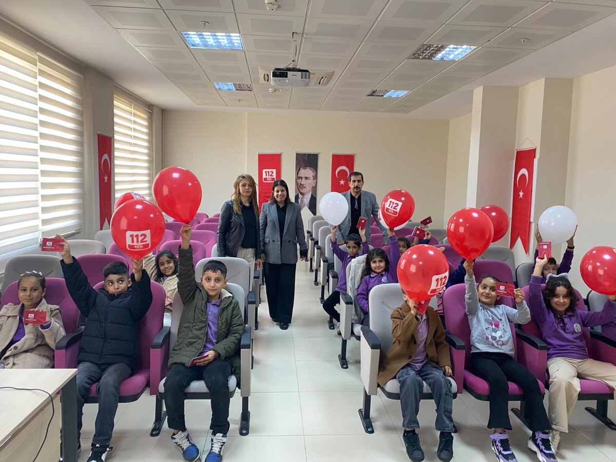 Aydın 112 Acil Çağrı Merkezi (@aydin112acm) on Twitter photo Acil durumda tek numara ➡️📞1️⃣1️⃣2️⃣ bilinirlik ve farkındalık çalışmaları kapsamında Yunus Emre İlkokulu öğrencilerine bilgilendirme yapılarak çocuklar için hazırladığımız Acil Durum Kılavuzu dağıtımı sağlandı.
<a href="/112teknumara/">112 Acil Çağrı Merkezleri</a>
<a href="/illeridaresi/">İller İdaresi Genel Müdürlüğü</a>
<a href="/TC_icisleri/">T.C. İçişleri Bakanlığı</a> Acil durumda tek numara ➡️📞1️⃣1️⃣2️⃣ bilinirlik ve farkındalık çalışmaları kapsamında Yunus Emre İlkokulu öğrencilerine bilgilendirme yapılarak çocuklar için hazırladığımız Acil Durum Kılavuzu dağıtımı sağlandı.
<a href="/112teknumara/">112 Acil Çağrı Merkezleri</a>
<a href="/illeridaresi/">İller İdaresi Genel Müdürlüğü</a>
<a href="/TC_icisleri/">T.C. İçişleri Bakanlığı</a>