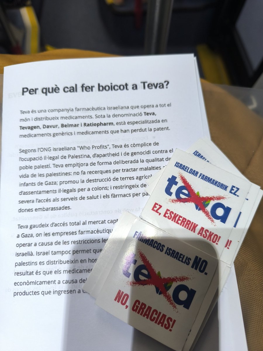 EvaMayorIsaac1's tweet photo. Camí a Pl Universitat. Avui vaga per Palestina! I amb molta força cridarem:
#boycotteva
#BoycottIsrael https://t.co/LyIZOwzuEh