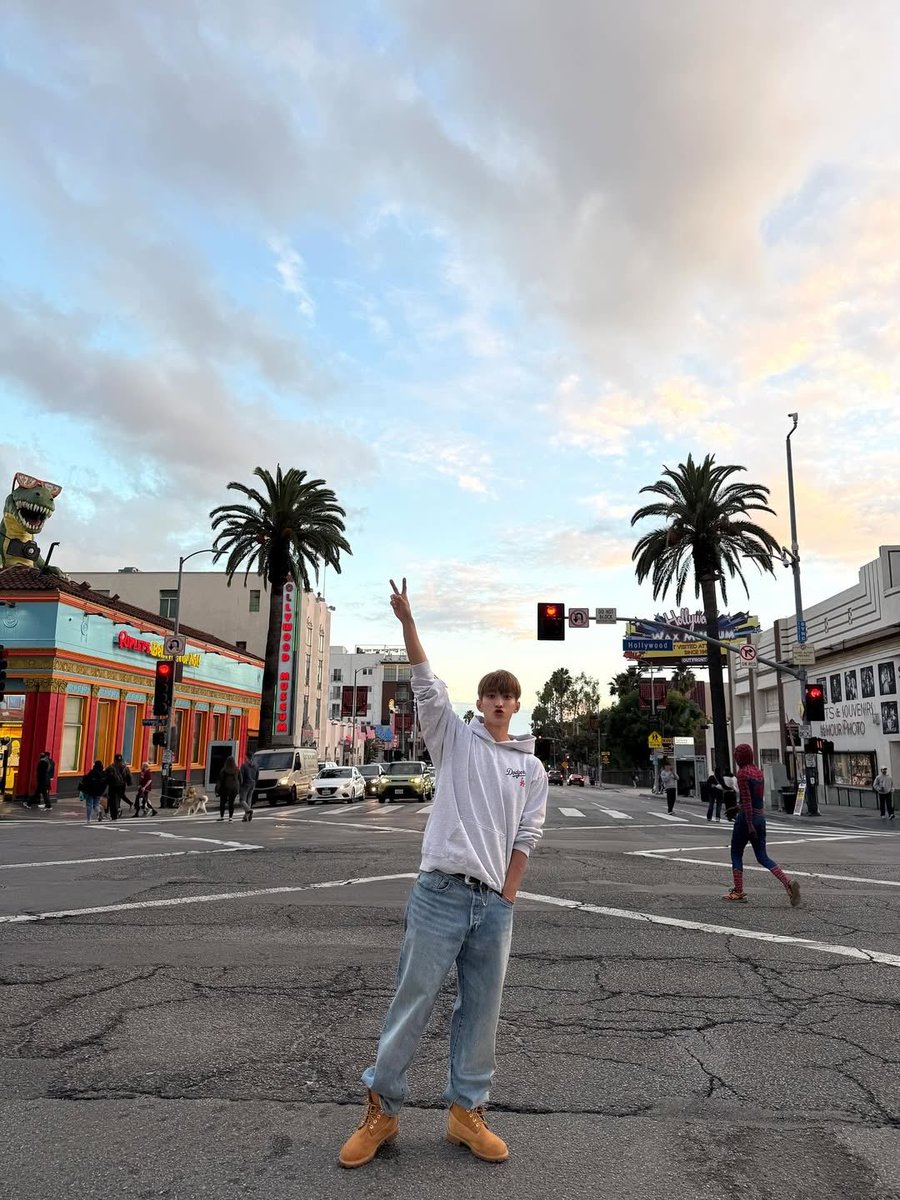 하늘 짱 이쁘네 보고 행복햇길   ~ ~ 
남은 투어도 파이팅이야   💞