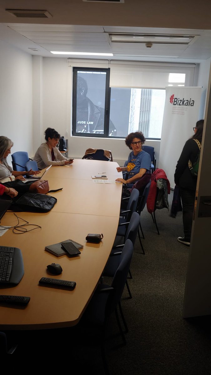 Compartimos nuestros aportes en reunión resultados proyectos innovadores de interseccionalidad de la Dirección de Cohesión Social de la <a href="/Bizkaia/">Bizkaiko Foru Aldundia/Diputación Foral de Bizkaia</a>. Seguimos!!
<a href="/eLankidetza/">eLankidetza 🌎</a>
<a href="/Gipuzkoa/">Gipuzkoa</a> <a href="/IgualdadGob/">Ministerio de Igualdad</a> <a href="/Araba/">Arabako Foru Aldundia | Diputación Foral de Álava</a> <a href="/emakundEJGV/">Emakunde</a> <a href="/hola_rifa/">RIFA💚(Red Interseccional Feminista Antifascista)</a> <a href="/PFeminismos/">Feminismos Interseccionales</a> <a href="/MasculinismoInt/">Masculinismo Interseccional ♂️👊🏻💙</a>