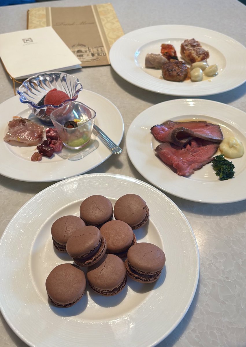 Mickey_Sabrina_'s tweet photo. オチェのマカロン食べ放題最高( ᐡᴗ ̫ ᴗᐡ)
念願のチョコマカ…🍫💞 https://t.co/N9E0drJOPH