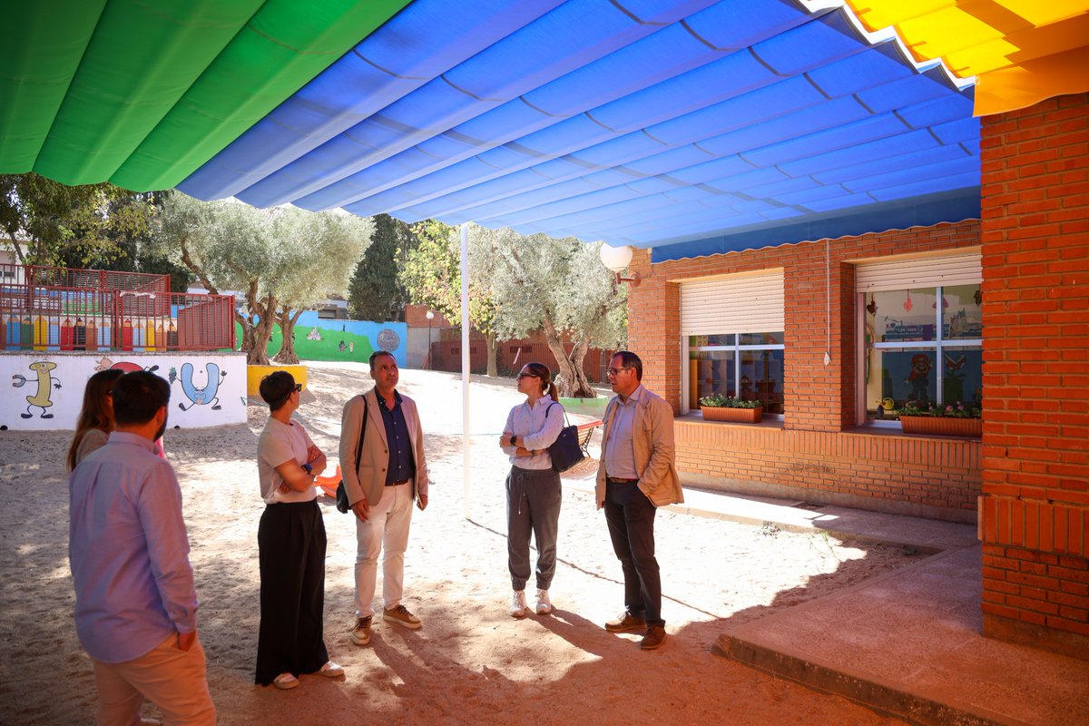 He supervisado la instalación de toldos en el CEIP Garcilaso de la Vega. Esta obra era urgente porque un alumno no puede exponerse al sol debido a una enfermedad

Poder ayudar de manera real y efectiva, sobre todo con un problema de salud, es uno de los momentos más gratificantes