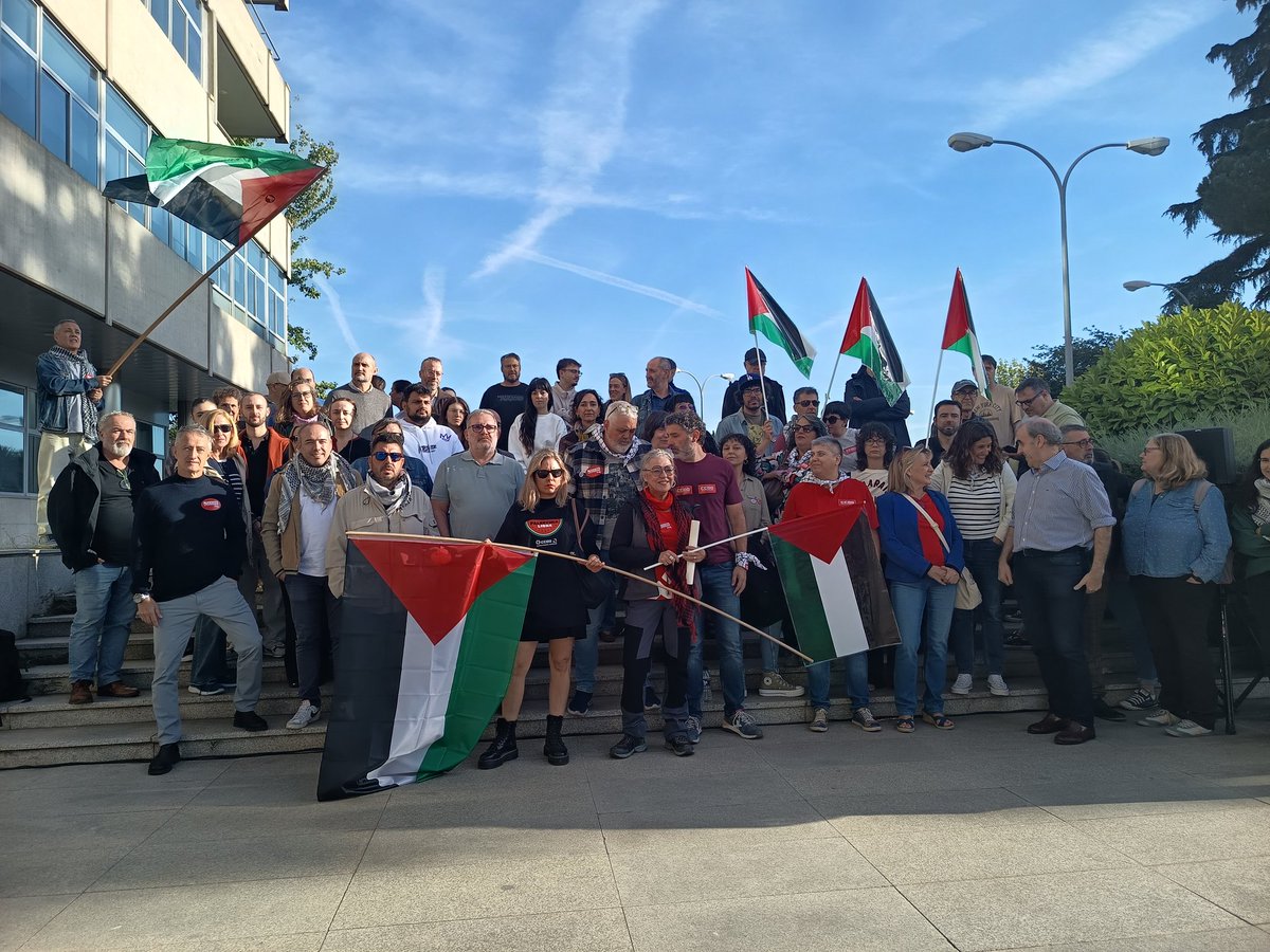🇵🇸✌🏻Por la paz duradera en Gaza y la justicia para el masacrado pueblo palestino, hoy el Sector de Medios de la FSC CCOO alza la voz junto a los trabajadores y trabajadoras de RTVE en Prado del Rey <a href="/FSCdeCCOO/">FSC-CCOO</a> <a href="/ccoortve/">CCOO RTVE</a> <a href="/PeriodistasFSC/">Agrupación de Periodistas de FSC-CCOO</a> <a href="/mediosfscccoo/">Medios FSC CCOO</a>
