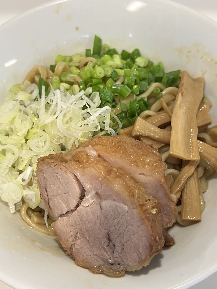 今日は鶏油混ぜそば。
これもめちゃ旨だった！！
もう一回は秋刀魚か鶏油食べたいな…