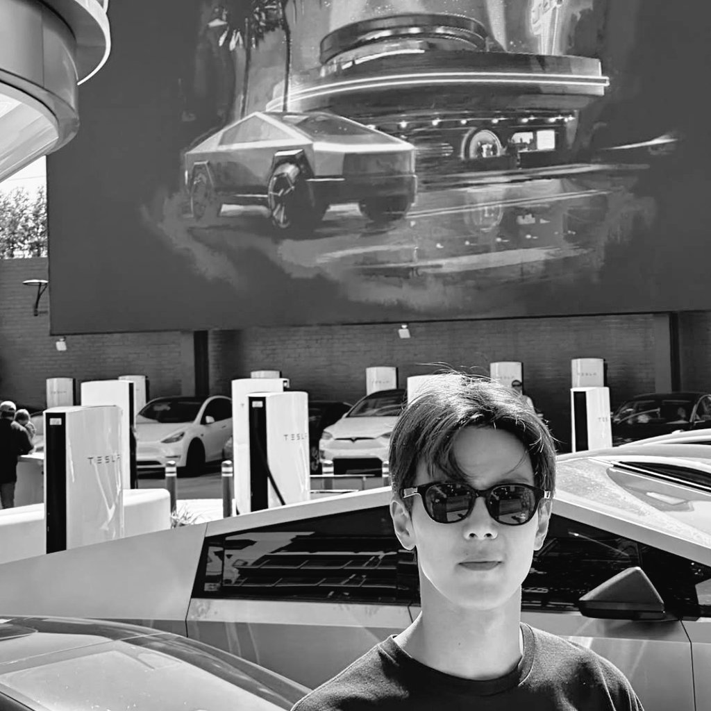 Trying to blend in to society by talking about viral burger, fast cars and pretending I'm not counting down to the minutes until I can go home.