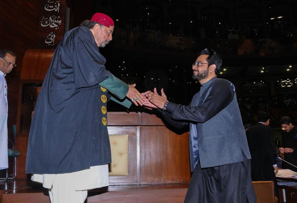 إِنَّا لِلّٰہِ وَإِنَّا إِلَيْهِ رَاجِعُونَ
آغا سراج خان درانی کے انتقال پر افسوس ہے۔ وہ ایک باوقار اور بردبار سیاست دان تھے جنہوں نے سندھ کی عوام اور پارلیمان کی خدمت کی۔
اللہ تعالیٰ مرحوم کو جنت الفردوس میں مقام عطا فرمائے۔ آمین۔
انجنیئر عثمان

#AghaSirajDuraniRIP