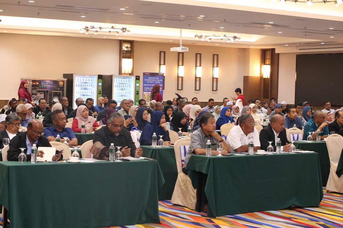 Inst_Koperasi's tweet photo. 15 Oktober 2025 โ Bicara Ilmu โBina Mesin Duit Koperasi: Model Perniagaan AutoJanaโ telah diadakan di Hotel Arena Premier, Seremban.
Lebih 140 koperator Zon Tengah hadir bagi mendalami konsep AutoJana iaitu model perniagaan koperasi berasaskan automasi dan teknologi.
#IKMa https://t.co/ovCjyuGAXg